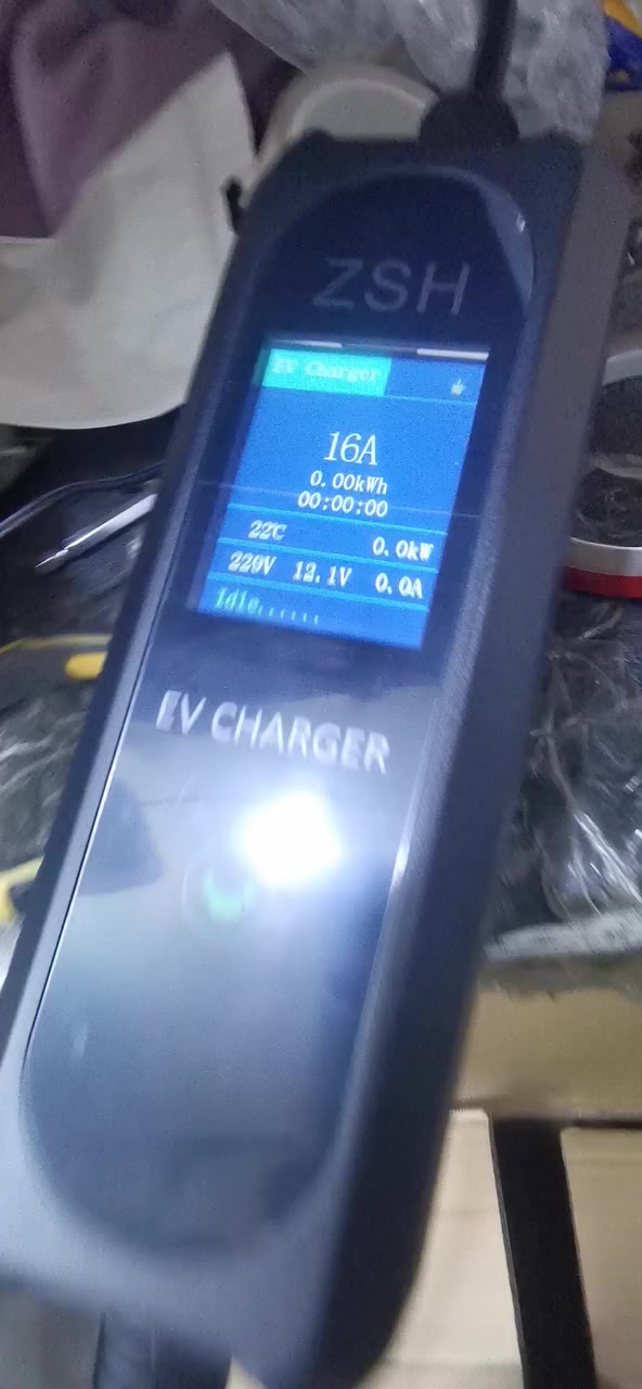 شاحنة سيارة كهربائية – فول مواصفات 🚗🔌 من ماركة (ZSH) الغنية عن التعريف💪🦾⚡⚡
🛡️بيها حماية اضافية🛡️
متوفر لدينا شاحن سيارات كهربائية سمارت بجودة عالية واعتمادية ممتازة، مناسب للاستخدام المنزلي واليومي 👌

✨ المواصفات والمميزات:
✅ قدرة 3.5KW – 16 أمبير 
✅ تقسيم الأمبيرية 16A
✅ توقيت الشحن قابل للبرمجة حسب رغبتك
📱 التحكم الكامل عبر تطبيق اندرويد وايفون📱 موبايل (Wi-Fi & Bluetooth)
اومن خلال شاشة الشاحنة زر لمس 
✅ شاشة رقمية لعرض:
 • الأمبير
 • الفولت
 • الطاقة
 • وقت الشحن
 • درجة الحرارة
✅ متوفر لجميع انواع السيارات الكهربائية الامريكية والكورية والصينية والأوربية 
✅ تصميم عملي + حامل تثبيت + حقيبة حمل

🔒 أمان عالي وحماية من:
 • زيادة التيار
 • ارتفاع الحرارة
 • الجهد غير المستقر

📦 مناسب للبيت، العمل، أو السفر

توصيل لجميع محافظات العراق 🇮🇶 
📞 للاستفسار والطلب تواصلوا معنا
0773683370‪
 واتساب او اتصال او من خلال مراسلة الصفحة


**إذا كنت صاحب هذا الإعلان وتريد حذفه لأي سبب، رجاءا أرسل رسالة إلى الدعم الفني**