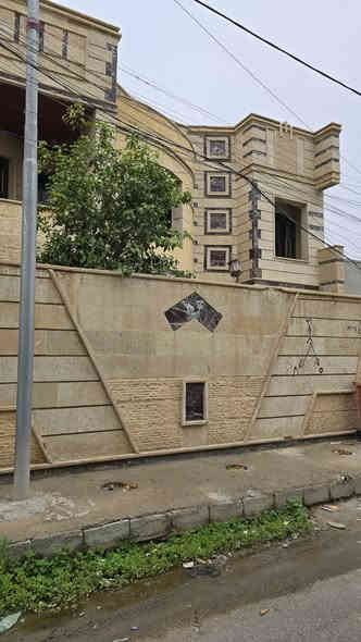 للبيع 
في الفلوجه  الجغيفي الثانيه/ مجمع الشيخ توفيق

المساحه 250م  

الواجه حجر  و السطح طابقين شتايكر

مكون من 4 غرف نوم ثنين جوا وفنين فوك 

ويوانيه وهول وصاله 

سعر البيت 235 مليون و بي مجال

رقم الهاتف.    ***********
