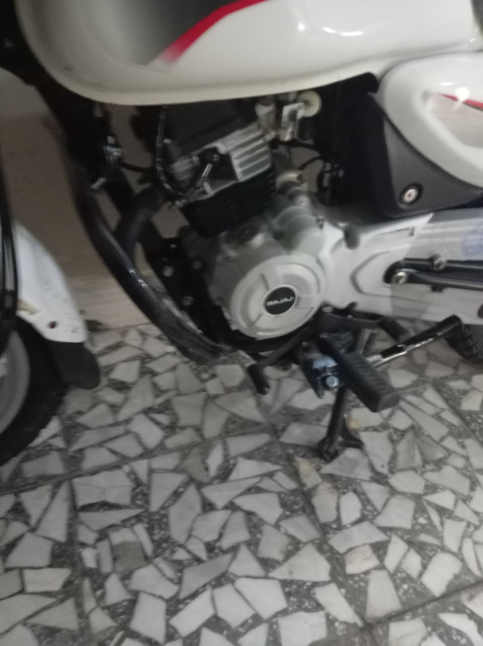 للبيع دراجه بوكسر لونها بيضاء الموديل 21 دراجه لا مفتوحه ولا مبدل اي شيء بيها مكينه  دراجه لا مفتوحه ولا مبدل اي شيء بيها مكينه ما مفتوحه كهربائيات شغاله سيارات جدد الوراء والقدام دراجه طق لايلون اوراق استنساخ السعر 800 وبيها مجال مكاني نجف اللي يريد يجي خليه يجي خاص وراح اخلي رقم تلفون ما بيه واتساب بيه رصيد  ***********
