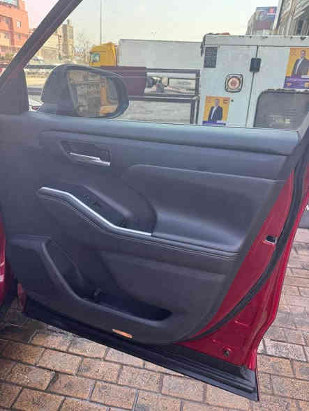 سياره للبيع تيوتا  هاي لاندر 6 سلندر موديل 22 بدون ايرباك حادث سرقه باب وجاملغ ودعاميه اماميه ورجعن نفسهن ونعاد صبغهن السعر 32 3 دفاتر و20 ورقه
ومكاني بغداد المحرك مامفتوح والسيارة جاهزه من كلّ النواحي
الأتصال على *********** د/ محمد بغداد
