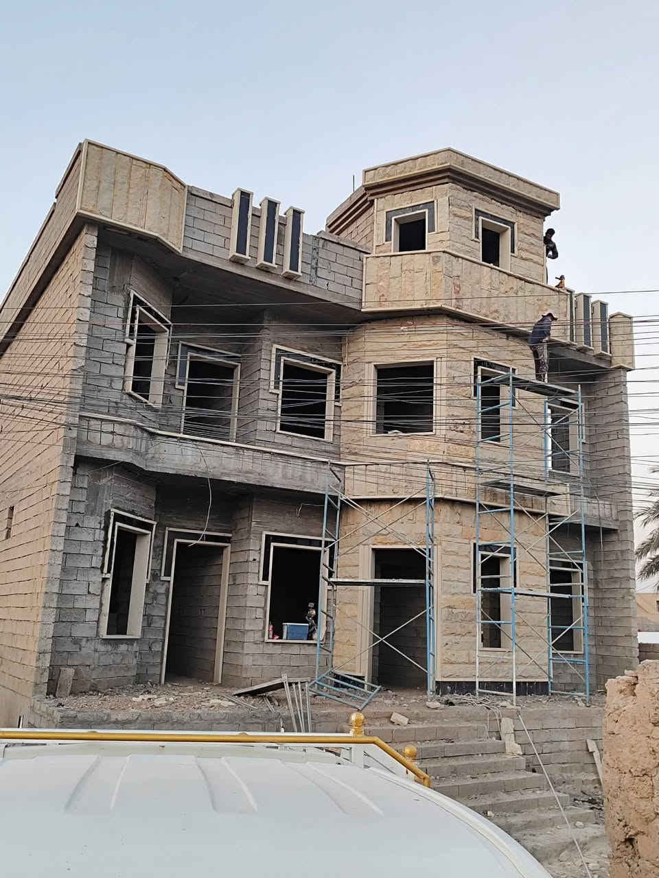 سلام عليكم كادر حجر حلان واجهات كوبنات شبابيج حف ودرز وتصليح شقل بانسب الأسعار ***********واتساب اتصال
