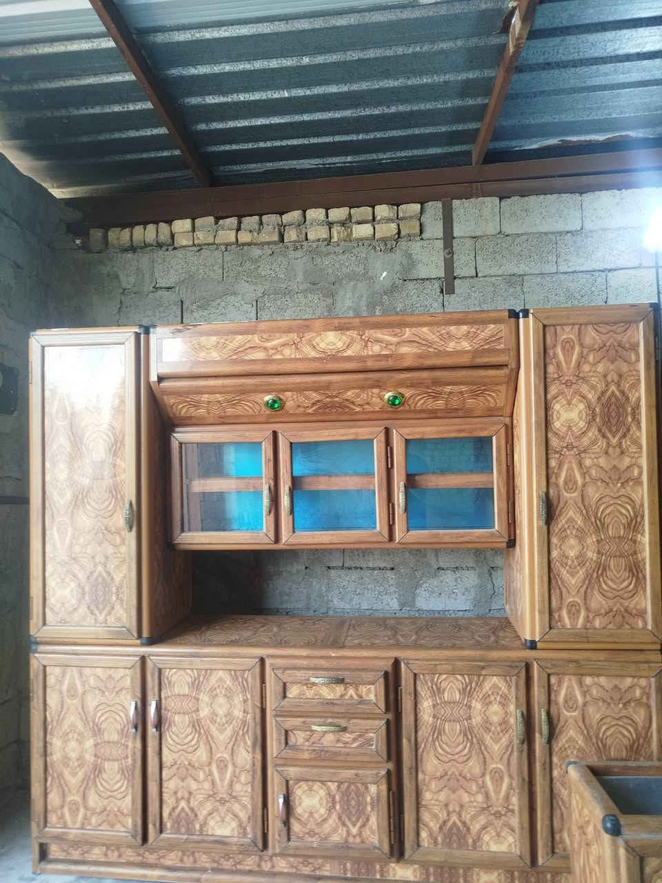 للبيع كاونتر حطاطة 5 قطع مستعمل شغل درجة اولى طول الكاونتر والملحق مترين ونص وطول السنك والملحق متر ونص مع قاعدة ساحبة هواء بسعر مناسب جدا نضيف كلش 
العنوان : بلدروز مقابيل مدرسة الثقافة مجاور انفنتي مول 
للاستفسار :***********/***********
