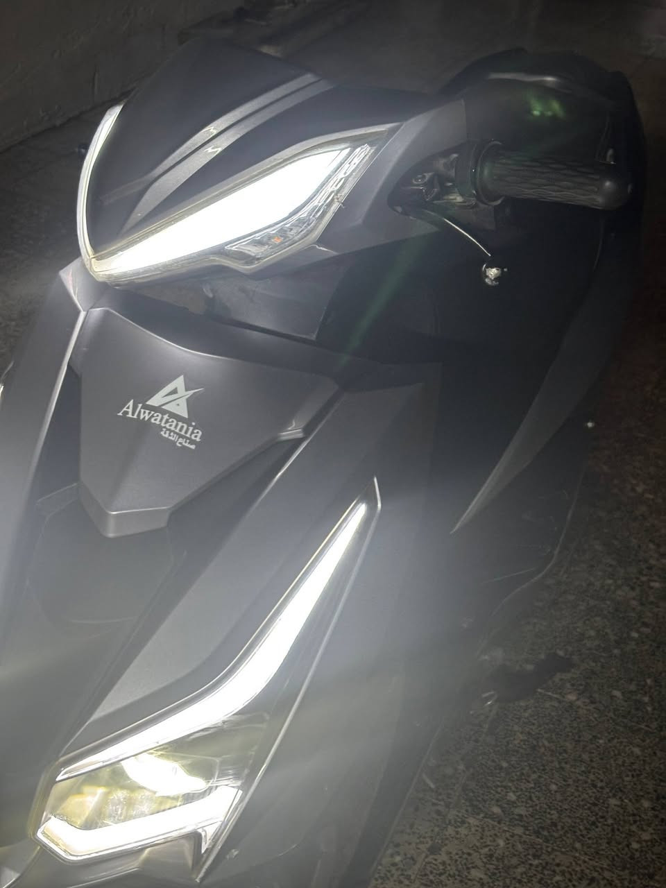 موتسكيل _ ماطور شحن الوطنية  ماطور شحن الوطنية درع 1000 واط بسرعة45 كيلو متر والشحن يكفي لمدة 40 كيلو متر ويحتوي على 6 بطاريات وفيه مثبت سرعة والبك (الرجوع للخلف) بسعر  550 الف وبي مجال للتواصل 
واتساب 
***********
