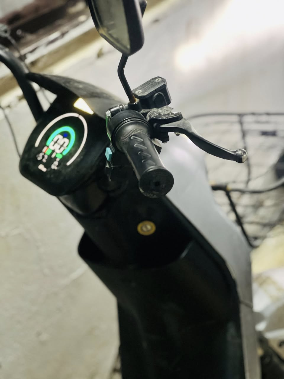 ماطور شحن للبيع الماطور كلشي بي شغال خمس بطاريات السرعه 70 الماطور يمشي 30 كيلو متر الماطور بس ناقصو باتري واحد حتى اكون صريح الماطور هسا شغال ويمشي بس عندي باتري واحد واكف السعر 160 بي مجال قليل ***********
