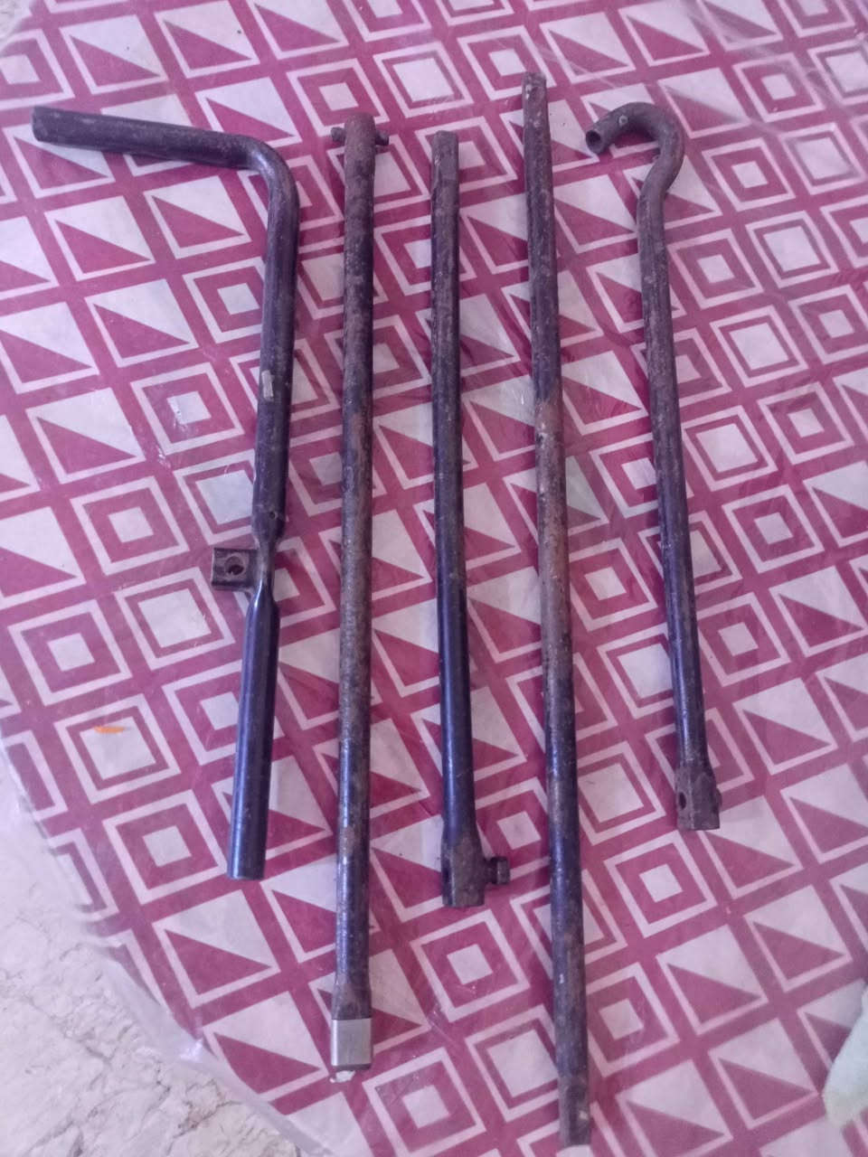 السلام عليكم 
اغراض لاندكروز ولكزس وبرادو
 الي يفيده اي غرض منهم  يتفضل 
خاص او  يتصل و في خدمتكم ***********. البصرة, العراق
