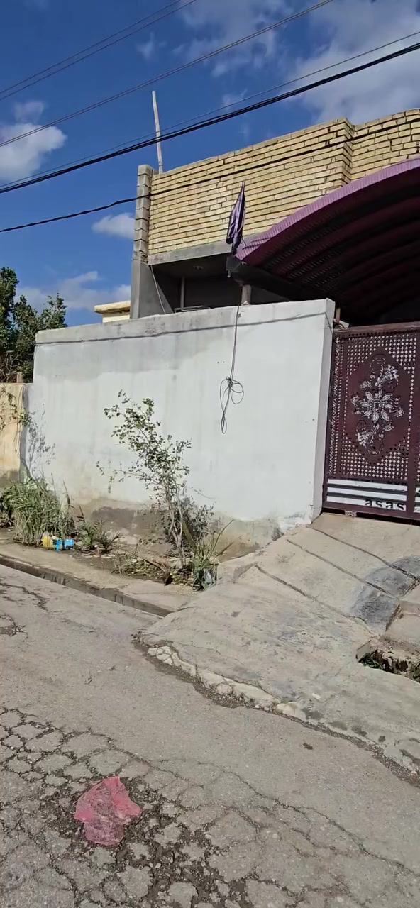 بسم الله الرحمن الرحيم. 
منزل للبيع فقط بعقوبه ناحيه العباره تقاطع الساده نهر الشيخ.
اتصل للتفاصيل اكثر ***********.
قريب على شارع عام خدمات كامله منطقه سكنيه كامله
