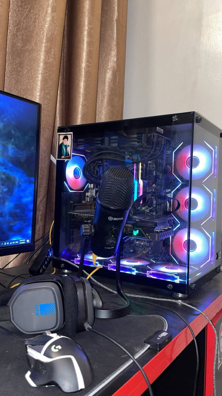 السلام عليكم شباب، للبيع تجميعة كاملة "مع الأثاث والملحقات، نظيفة جداً . التجميعة متعوب عليها 
🖥 مواصفات الكيس 
• المعالج: Intel Core i9-9900 
• كرت الشاشة: NVIDIA RTX 3070 Gigabyte 
• الرام: 32GB G.Skill RGB 3600MHz 
• المذربورد: Z390 UD 
• التخزين:  (1TB M.2 + 256GB SSD) بالإضافة لـ 1TB HDD للملفات.
• التبريد: تبريد مائي مغلق 240mm (الحرارة دائماً مستقرة).
• الباور سبلاي: 800W 
📺 الشاشات والملحقات:
1. الشاشة الرئيسية: MSI بتردد 200Hz 
2. الشاشة الثانية: HP Flat 24 inch 
3. الصوت: سماعة Astro A10 + مايك احترافي من شركة Boya (سعره الأصلي 140$).
4. الإضافات: UPS + كامرتين للستريمريج
🪑 الأثاث:
• ميز تفصال:  (مترتين) يتحمل كل الأغراض ومرتب جداً.
• كرسي بوكته اخذته ب 250
💰 السعر 2,150,000
📍 المكان: بغداد /حي العدل
 فحص واستلام مباشر.
ملاحظة: الأغراض كلها نظيفة والبيع للست أب كامل (ما أبيع قطع منفصلة).
***********
