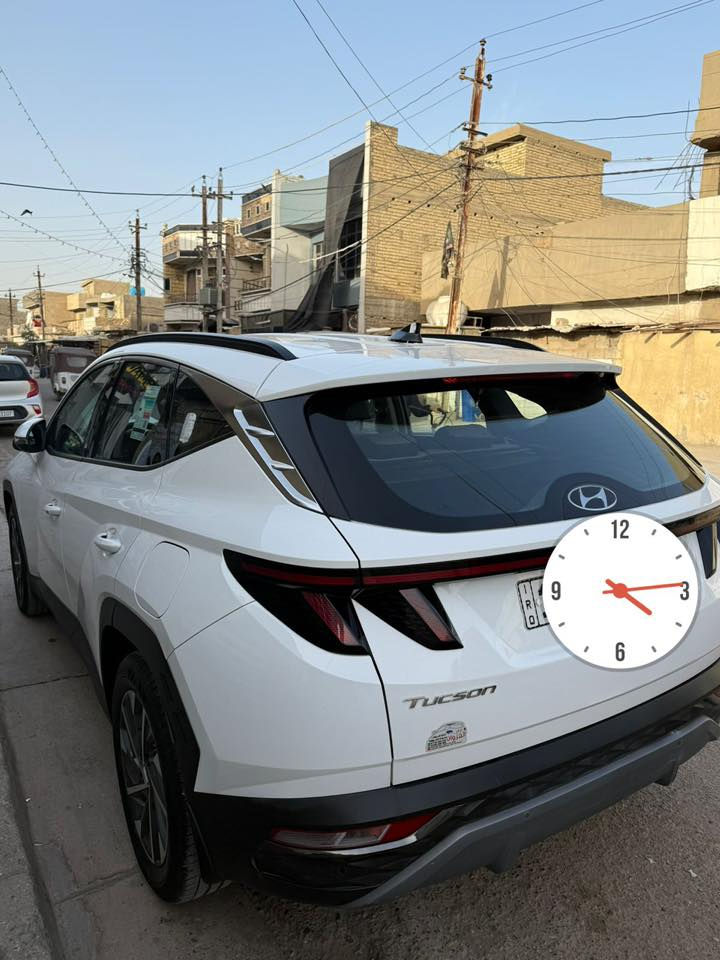 السلام عليكم 
توكسان 2024 
ماشيه 29 ألف
فول مواصفات ماعدا البانوراما 
كشن كهرباء 
ثلاث وضعيات قيادة 
*السيارة بيها فقط بارد بباب الجنطة 
السيارة نضيفة فيها ما تحتاج لأي ملاحظات.
رقم الهاتف : ***********
