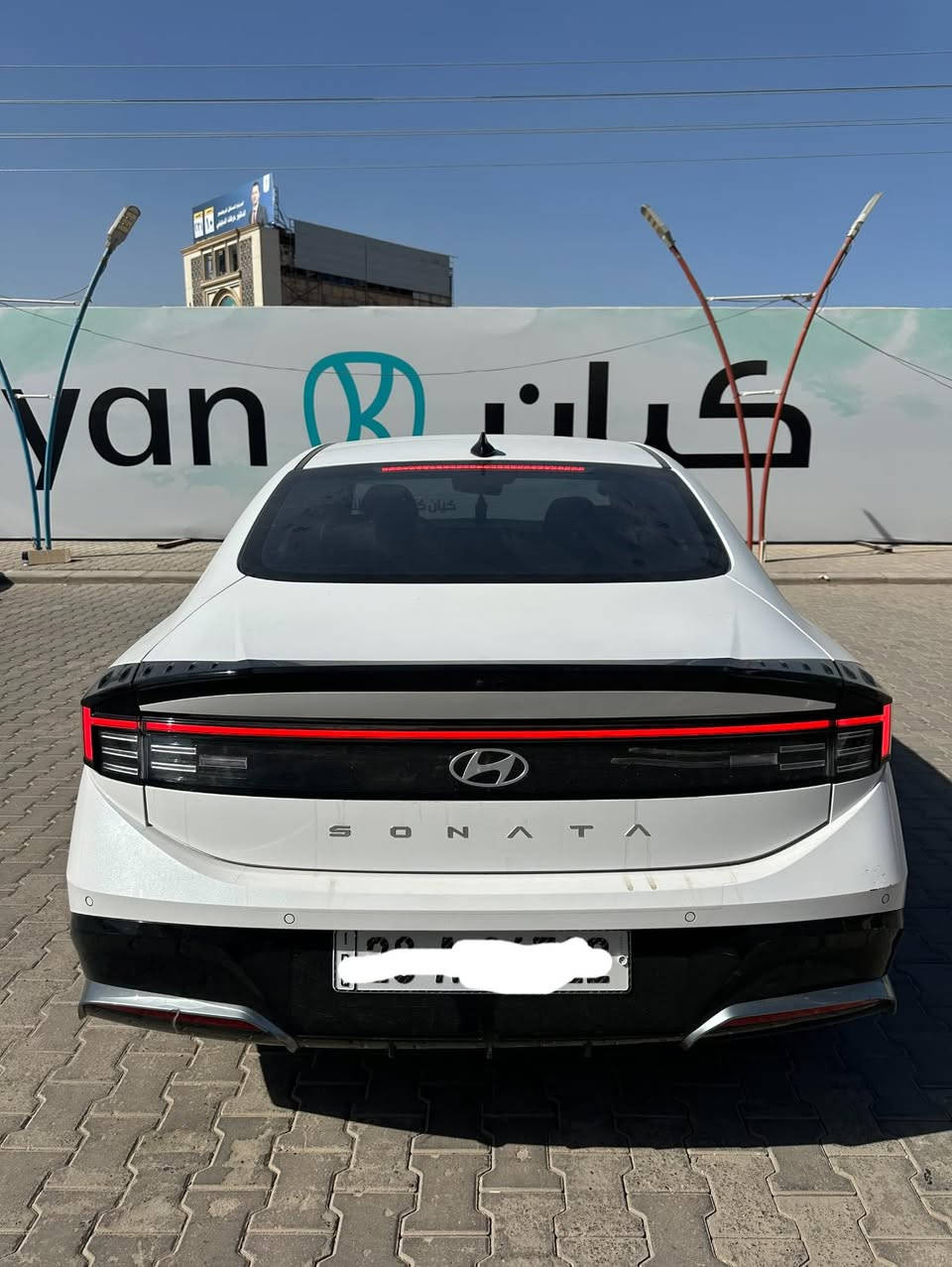 سوناتا موديل 2024 وارد كوري بانزين مكينة 2.5 تنفس طبيعي فول موصفات عدا البانوراما  رقم نجف معوقين وكالة عامة مطلقة بيه جاملغ وبارد بالباب  السعر 178 وبيه مجال مكاني بالنجف الاتصال *********** وبيه وتساب
