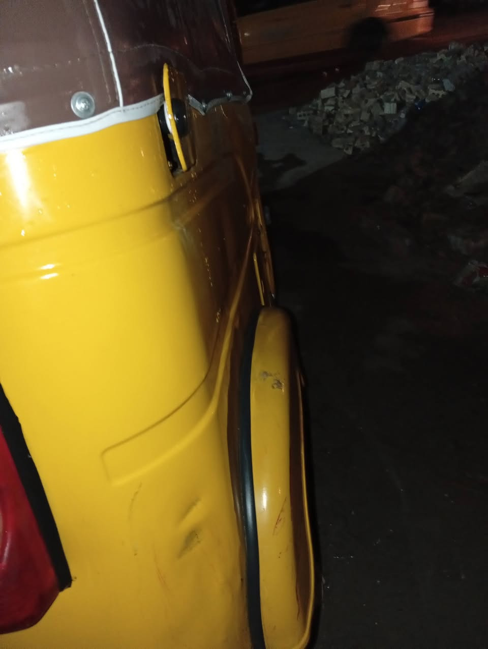 تكتك 21كفله عامه بيه ضربه خفيفه اوراق كمله ومكينه لا مفتوحه ولامجفته كلشي جديد دخم تاير جديد سعره 6250وبيه مجل تعل وتلل ***********مكان العبيدي شرع عشرين
