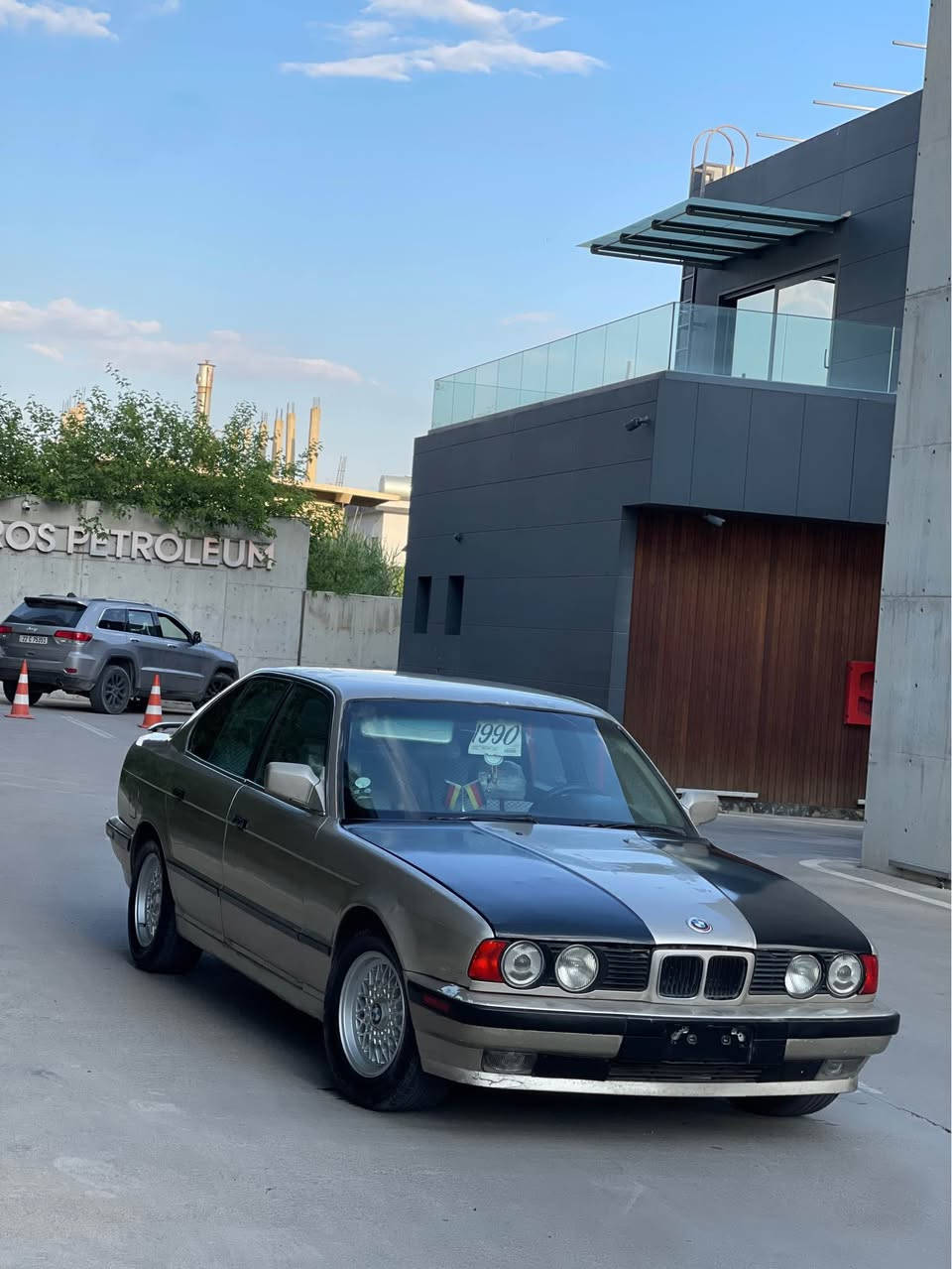 بیئێم 520i 
مۆدێل 1990
گێڕ عادی 
گێڕو مەکینە بەشەرت
کارەبایی هەموەیی مەزبوتە بەشەرت 
ڕەقەم هەولێر  تەحویل ناکرێت 
ماڵی مەدەنی حجز ئەوالیات بەشەرت 
شوێن سلێمانی 
سعر 33 گەڵا معامەلەیە کەم 
ژمارەی تەلەفون 
*********** السليمانية, العراق
