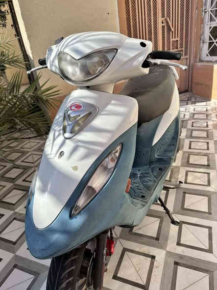 دراجه كامكو بوليسي v1 دراجه جديده حاويه صار لها شهرين من ماخذها من الحاويه كل نقص ما بيها كهربائيات كلها شغاله نهضه ومعدل فول شرط ما مفتوح المحرك بخاخ سعر 850 وبيها مجال للشراي ***********
