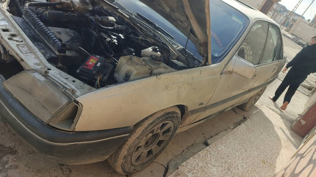 سياره اوميگا للبيع گير توماتيك كاربون بانزين بيها شرعيها موجود ويحول حجم 20        سعرها 14 ورقا 
***********
