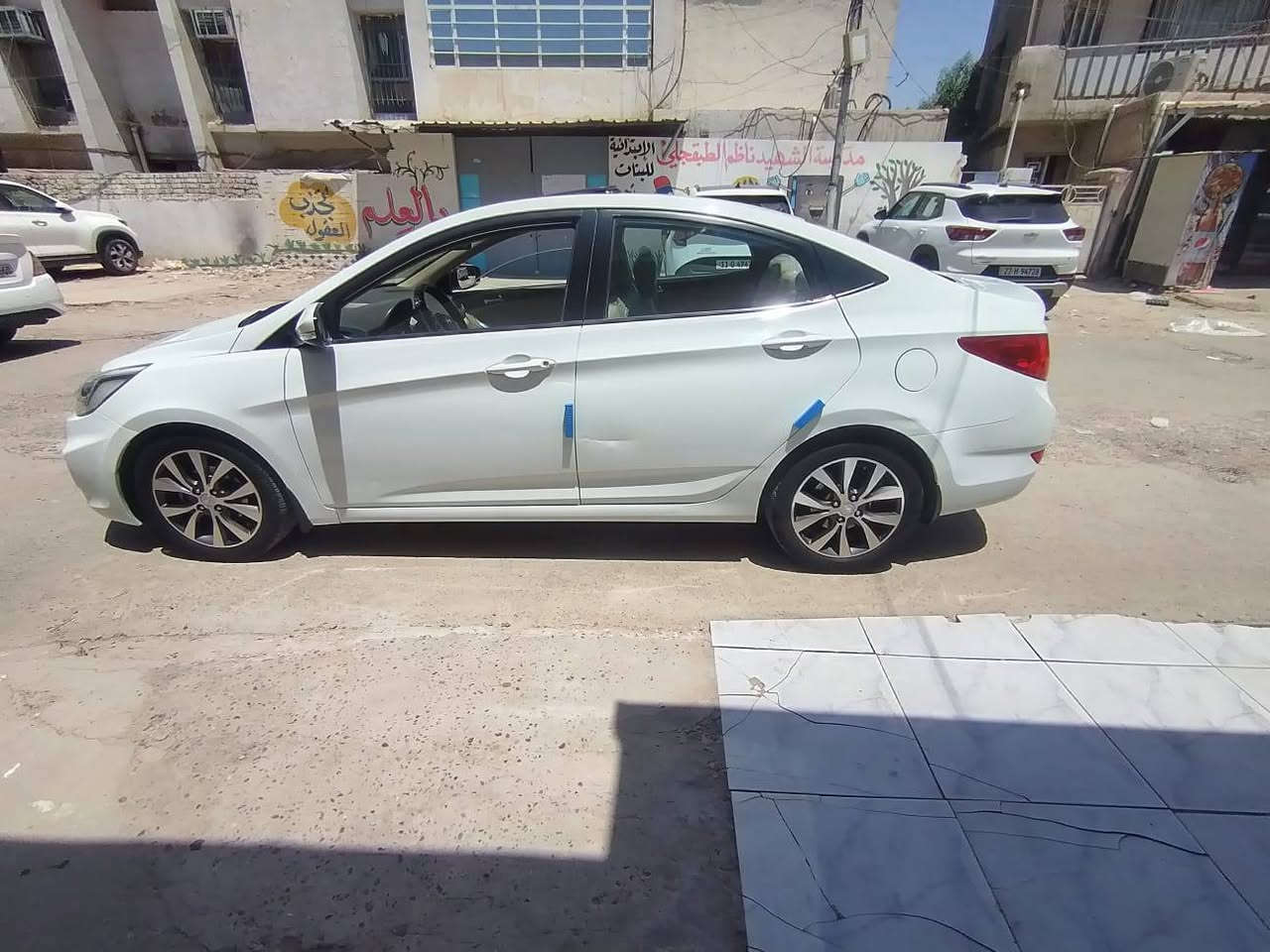 السلام عليكم 
اكسنت موديل ٢٠١٤ خليجي فول 
السياره رقم بغداد الدولي  تحويل مباشر 
السياره مكفول من الضبغ بيه رصعتين اصغار ممدكوكات بارد 
مكينه وكير مكفولات  
السياره فتحه وتحكمات جهتين وشاشه ابلاديه 
الاستفسار التصال غير متواجد على النت 
                                0781 209 3592 
مكان السياره الاعظميه سبع ابكار سوك السمجه بغداد, العراق
