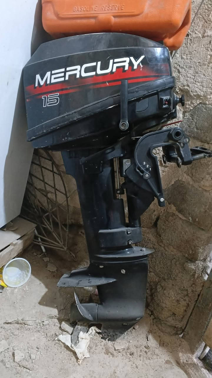 مكينة ميركوري 15 ذراع قصير نظيفة جدا مامفتوح بيها برغي بعدها لوك البصرة ***********
