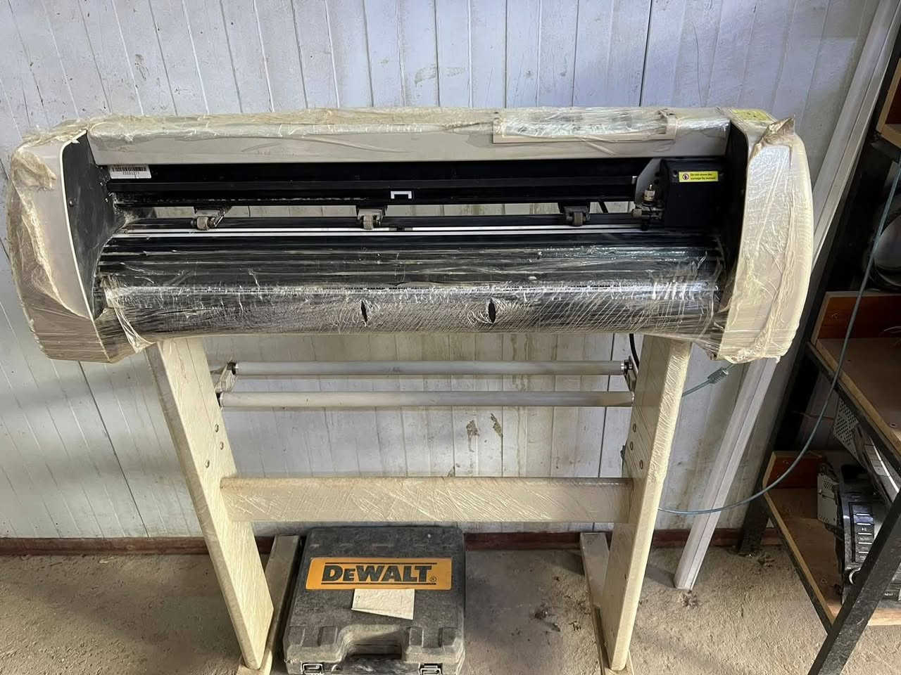 مرحبا 
متوفر كتر بلوتر قياس ٦٠ سم نضيف جدا شرط الفحص مكاني ديوانيه 
*********** متوفر واتساب
