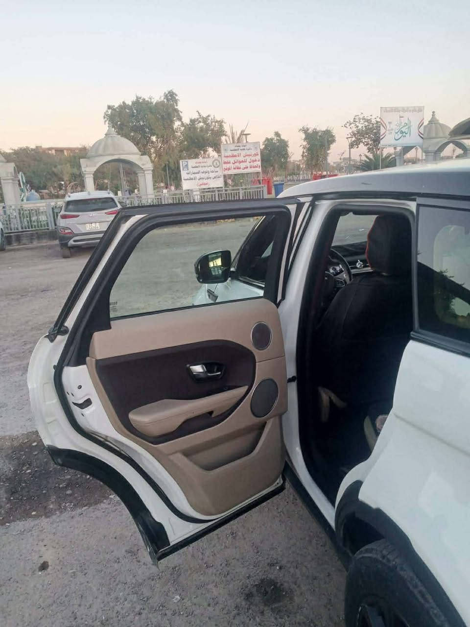 سلام عليكم رانج  للبيع موديل 2012 مصبوغه عام بدون حادث اتصال ع هذا لرقم  ***********
