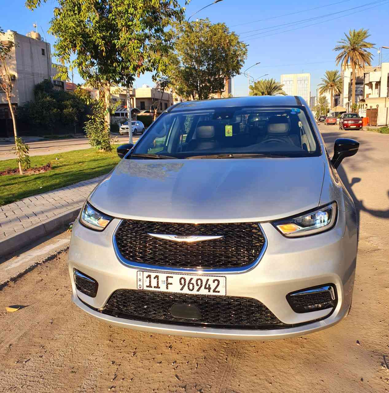 كرايسلر باسفيكا تورنك L موديل 2024  دخول جديد هزه جديده رقم جديد باسمي
محرك 3600 
7 راكب vip
بجم كبس 
السيارة ضرره خلفي باب وجاملغ . وطلع بالسونار بيها 3 قطع كلير بدون حادث فقط كلير من امريكا  صور الحادث بالمنشور  ✅

ماشية 28 الف ميل 

مواصفات السيارة فول عده الفتحه
تشغيل عن بعد  
بصمه تشغيل
بصمه ابواب 
ابواب كهربائي تحكم كنترول
تدفئه كشنات 
تدفئه ستيرن
صندوق شفط
شاشه كبير
رادار  امامي خلفي جانبي

السعر. 225

مكان السيارة . بغداد اليرموك 4 شوارع

☎️ هاتف / واتساب ***********
