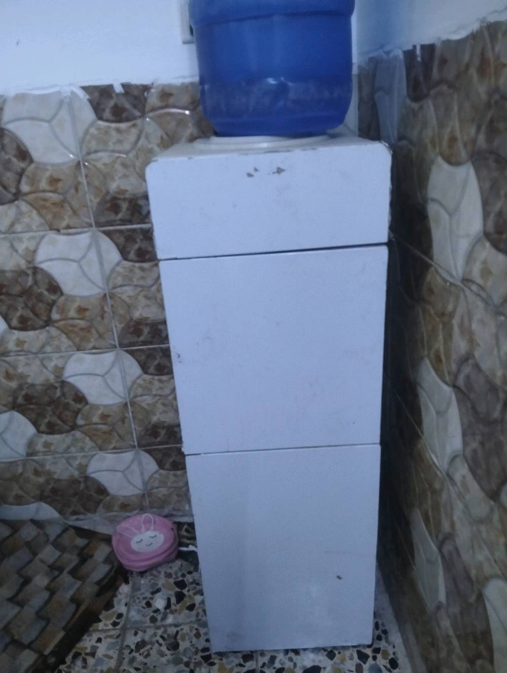 السلام عليكم أغراض مستعملة للبيع مستعجلة على بيعهم لأنني أريد اسافر وسعرهم جد مناسب موقع بغداد كريعات  كويتي  للتواصل على رقم 
7806435815
الأغراض كلها شغالة زين لو بيها أي عطل، صوت، ضعف تبريد/عصر، أو أي صيانة سابقة؟: 
غسالة فيها عطل بسيط
شنو السعر لكل غرض لو تريدهن دفعة وحدة؟ وهل السعر قابل للتفاوض؟: 
تلاجة حجم كبير تجميد حلو طباخ و براد كونتر تلات قطع حجم متر تخم عشر مقاعد وضرر واضح في صورة غرفة نوم تركي  ترباية و كنتور كبير سلايت كوميدي اتنين طابلات أربعة  وحدة كبيرة و تلاته صغار نفس نوع طبلات اتنين صغار دائرين الكل بسعر جد مناسب 850 وفي مجال
وين المكان بالضبط ببغداد حتى اللي يريد يجي يفحص ويشوفهن؟: 
بغداد كريعات الكويتي
تريد البيع مع الملحقات كلها لو أكو شي ناقص مثل الأدراج، الرفوف، الخراطيم، أو الغطا؟: 
بردايات أربعة 