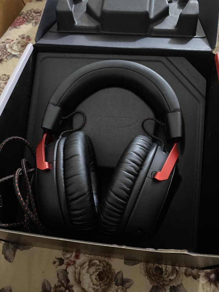 للبيع🏷️

سماعة🎧 

نوع :  3 HyperX Cloud
الغنية عن التعريف بالالعاب تدعم ال PC  والبلي ستيشن بجميع انواعة والموبايل ايضاً السماعة اوبن بوكس نضيفة جداً💯 سعر 65 الف وبيها مجال رقم *********** متواجد واتساب واتصال .
