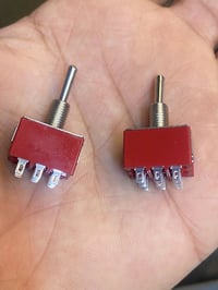 ٥ قطع • قطع إلكترونيات • على الأول