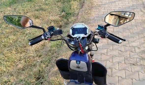 دراجة شحن هارلي موديل 2024

نظيفة وكاملة

دراجة رصينة وقوية

سيت بطاريات جديد 5 بطاريات دبل ( 60 فولت ) - محرك 1500 واط- تسير اكثر من 40 كيلومتر بالشحنة الواحدة

نظام انارة متكامل السرعة القصوى 60 كيلو متر بالساعة حقيقية

4 سرع MP3

البريكات دسكات هيدروليك – الاطارات جوبلس – نظام اضاءة متكامل ستوب لايت رماش---- بك خلفي

بصمة العدد 2 – سويج عدد2 – قفل بطارية عدد 2- جهاز انذار ضد السرقة

السعر : 550 الف دينار عراقي

محل الورقة الخضراء للدراجات الكهربائية الشحن

بغداد – شارع الربيع – مقابل الامثل للمطابخ – قرب مدخل دور نواب الضباط في الحرية للتواصل : واتساب ***********
