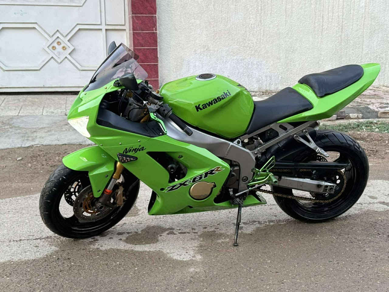 نازلة من كلشي وكلاشي كفالة من التاير للتاير تشغل وتطلع
مكانها بغداد تحديدًا الشعلة
دهن موتل بانزين فقط سوبر 
اول ثاني ثالث بطناش 
 ***********
