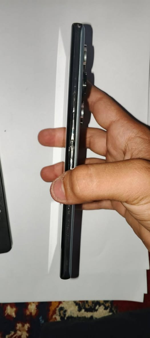 سلام عليكم تكنو كامون اربعين برو 5gتلفون تضيف الذاكرة 256 الرام 12تلفون نضيف كامل الشاحنه 45واط كفر اثنين بس الزر مال تشغيل التلفون  يراد تبديل اذا تضغط عليه شويه قوي يشتغل السعر 340 وبي مجال رقمي  *********** اليريد واتساب
