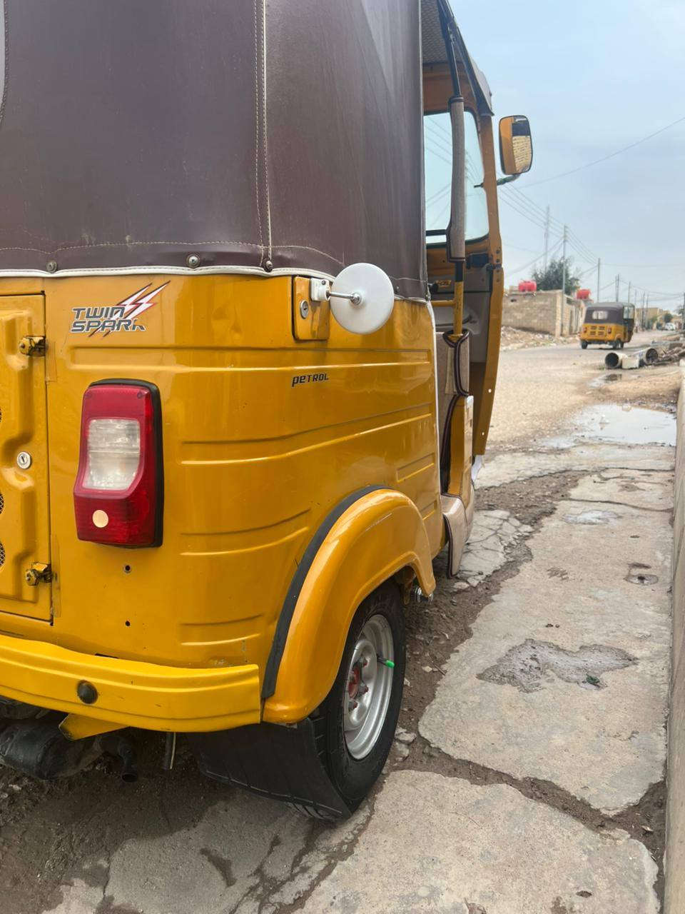 سلام عليكم تكتك للبيع وراق شهر 9 مكفوله الكشره بس الخياسات معمره مكينه مجفته ستوه ناعمه تكتك حلوه شراي ينتصل المو شراي لا يتعبني هذا رقمي ***********
