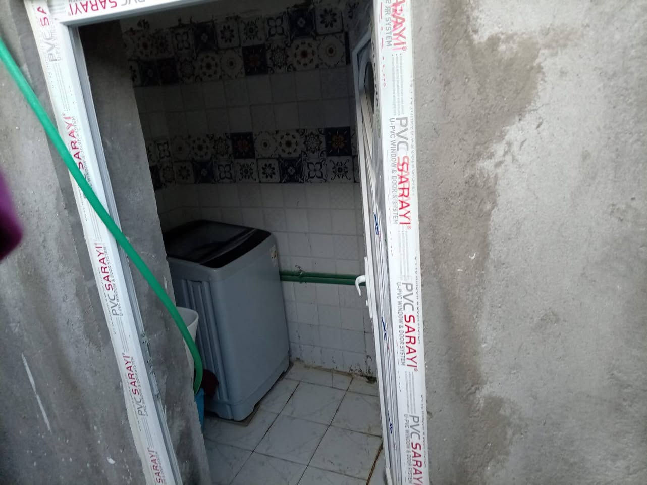 السلام عليكم  العنوان قرب جامعة ذي قار شارع اسماك الفاخر بالفرع يبعد عن الشارع ٢٠٠متر زراعي  السعر ٩٥وبي مجال
بيت مساحة ٢٠٠ متر يحتوي على مشتمل ارضي معزول بناء المشتمل ٢٠٢٥ طابوق كونكريت مسلح  المشتمل مساحة ٦٠متر واجهي اربعه وربع ونزال ١٤ متر  يحتوي على غرفة كبيره مع  حمام للسبح فقط و صاله ودرج داخلي ومنور  ويحتوي على مطبخ حار وبارد وطارمه ويحتوي صحيات خارجية 
..أما بقيت البيت المساحته ١٤٠متر  بناء بلوك+طابوق يحتوي على غرفتين وصاله كبيره ومطبخ وصحيات خارجيه وداخليه ودوانية 
البيع أما سوه أو كل واحد وحده 
***********
