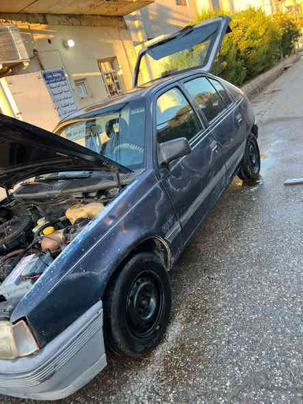 للبيع كاديت سنويه خضره كابون بيها بيها اثر نفخ السعر 18وبيها مجال لاستفسار ع رقم ***********
