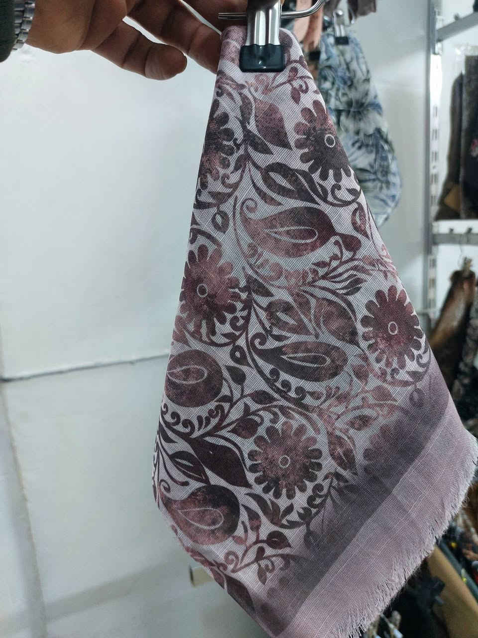 ✨🌸 عرض اليوم فقط 🌸✨
وصلتكم ربطة كتان مشجّر بخامة راقية وناعمة
قياس متر كامل وألوانها جميلة وتناسب كل الإطلالات 😍
💥 عرض يجنّن ومفاجأة اليوم:
القطعة فقط 2000 دينار وبس 🔥
فرصة حلوة للي تحب الربطات الأنيقة بسعر خرافي ✨
الكمية محدودة والطلب عليها سريع، لا يفوتكم العرض 😉
📍 العنوان: بابل – الحلة – البكرلي
الفرع المجاور لمدرسة بردى
📱 واتساب للحجز والاستفسار:
***********
حجابات وكوزمتك الهادي
أناقة… جودة… وسعر يرضيكم دائمًا 
@أبرز المعجبين
