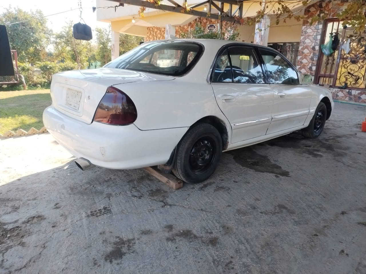 السلام عليكم سوناتا موديل 2000 رقم واسط سنويه مجدده كير عادي كير مكينه تمام كهربائيات شغاله صدر جديد تخم تاير مصبوغه عام بدون اي ضربه مكان واسط العزيزية السعر ٣٠ وبيه مجال حق الجيه فقط ***********
