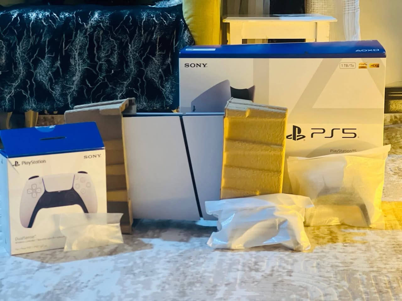 بلي 5 سلم ذاكره 1 تيرا
استخدام قليل نضافه 100% 
مكفول من كلشي شرط الفحص والضمان
ملحقاته كاملة الاصليه زائد جويستك اضافية
ويا يو بي اس 1500 نوع فاربر 
السعر 750 الف العنوان ميسان مغربة
رجاءآ مو شراي لاتنطي سعر بكيفك ***********
