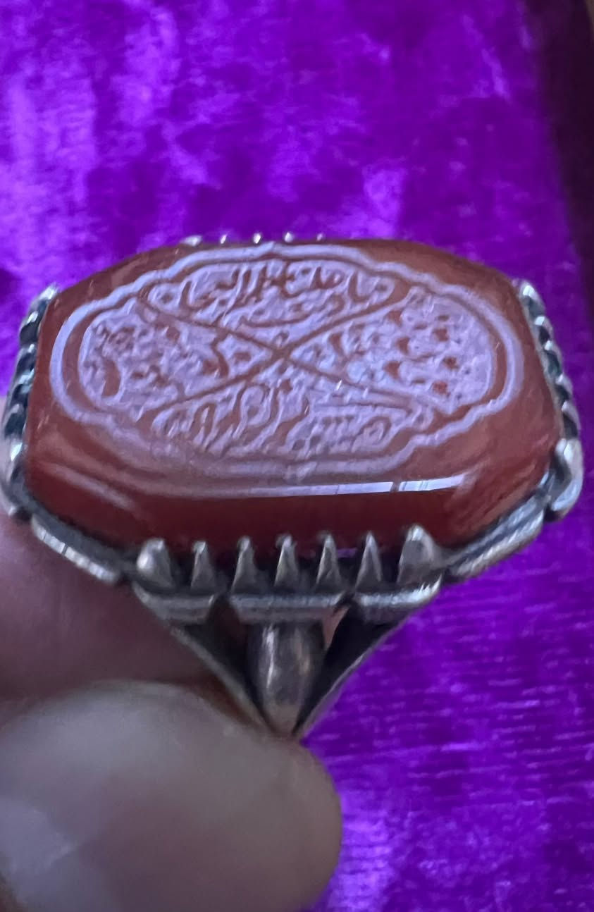 السلام عليكم
من رخصة الادمن 
هاي المجموعة الراقية للبيع 
اختار الي يعجبك وتواصل خاص وتدلل 
المجموعة كلها قديمة فضة صياغة وحجر قديم 
تحياتي


**إذا كنت صاحب هذا الإعلان وتريد حذفه لأي سبب، رجاءا أرسل رسالة إلى الدعم الفني**