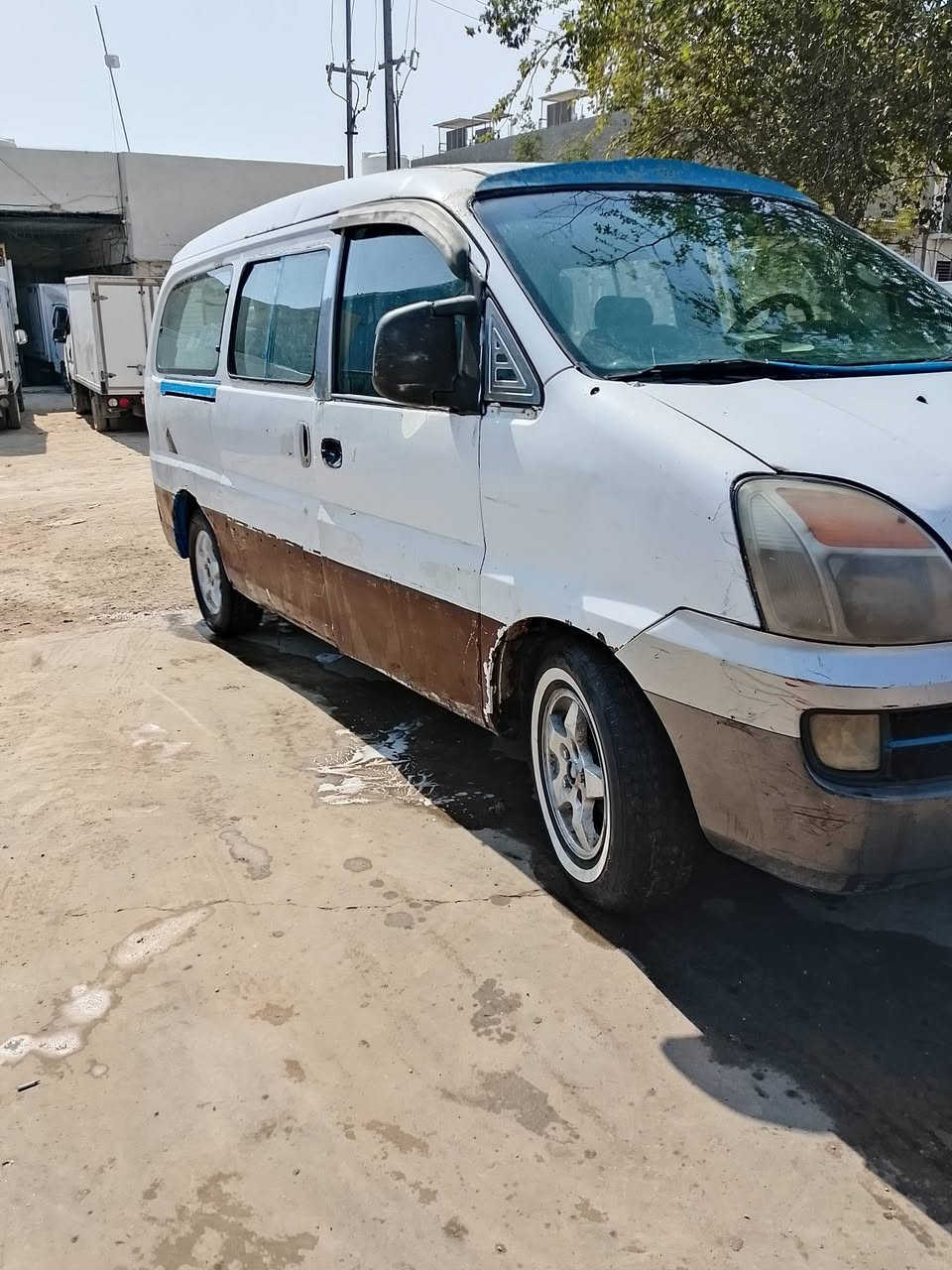 ستاركخ البيع 25 وبيه مجل كير ومحرك بل 100/100 دوشمه سياره مدوشمه كله نفس بس سمكره وكهرباء مو شي نص ونص سنويه صاقطه هيه وغرمات وره المشتري اني ابيع صافي عليه هيه وغرمات 800 هيج  وره المشتري 
راعي موجود تكعد  ويه راعي سنويه ضيعه ومسوين بيه كتاب فقدان رعيه مسوي كتاب فقدان اتكفل بس براعي 
ب25 وبيه مجل إمكان حله ابو غرق ***********
