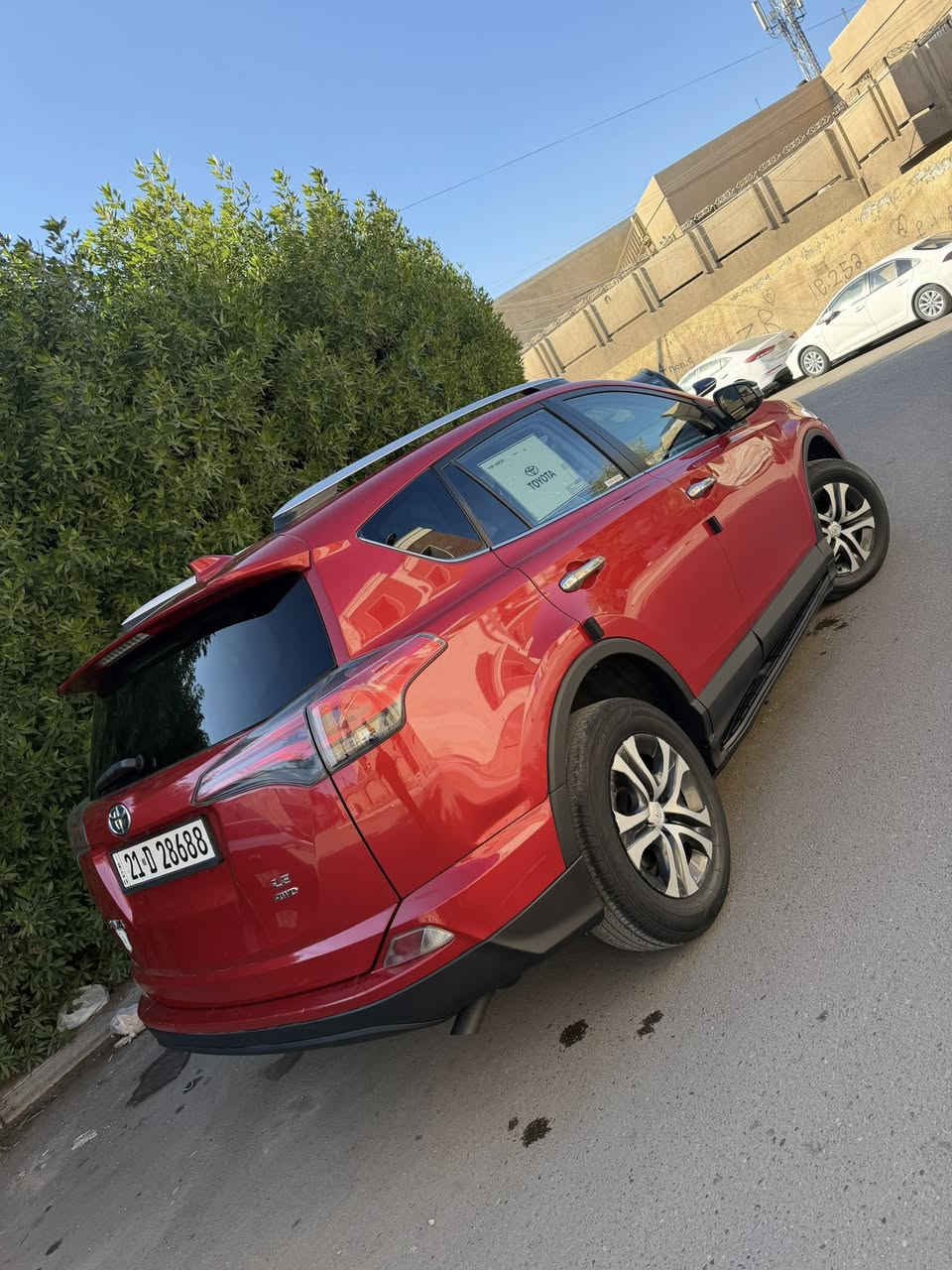 السلام عليكم 
راف فور موديل 2017 وارد أمريكي مكينه 2500 على وضع الشركه ممفتوحة سيارة احلة من الصورً مواصفات نص فول حاثه جاملغ الأمامي فقط بدون دواخل بدون تبديل باقي سيارة مكفولة صور الحاث مرفقه مع المنشور مكينه كير صدر تبريد تخم تاير كله جديد بالعافيه عل ياخذها رقم سليمانيه سنويه ورقم جدد ثاني يوم تحويل مكان السيارة بغداد الاعظمية سعر 155 وبيه مجال رقم موبايل *********** 
‭0770 308 5731‬
