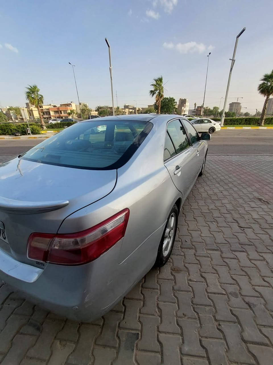 السلام عليكم كامري 2007وارد امريكي سونارها ناشره تبريدها يحتاج كمبريسر مكفوله من حادث القوي والدواخل بلاد صبغ اثر جراد فقط حزام  قماره قطره صبغ مابيها بلاديه رقم بغداد باسمنه السياره كلها ليبل واحد نضيفه ما متعوبه وتخم تاير وحداديه جديد سعرها 87 وبيها مجال حك الجيه عنوان بغداد الدوره او الغزاليه رقمي ***********
