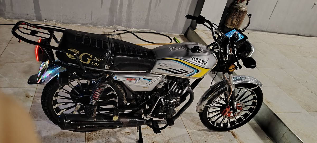 سلام عليكم سولك سيفان موديل 25 أوراق كامله1تشغيل عن بعد  بصمات 2  دراجه زيرو عل وضع شركه كلشي شغال محرك 200 شوفت عينيك سعر اتصل *********** وتدلل عنوان ديالى بعقوبة تقاطع القدس
