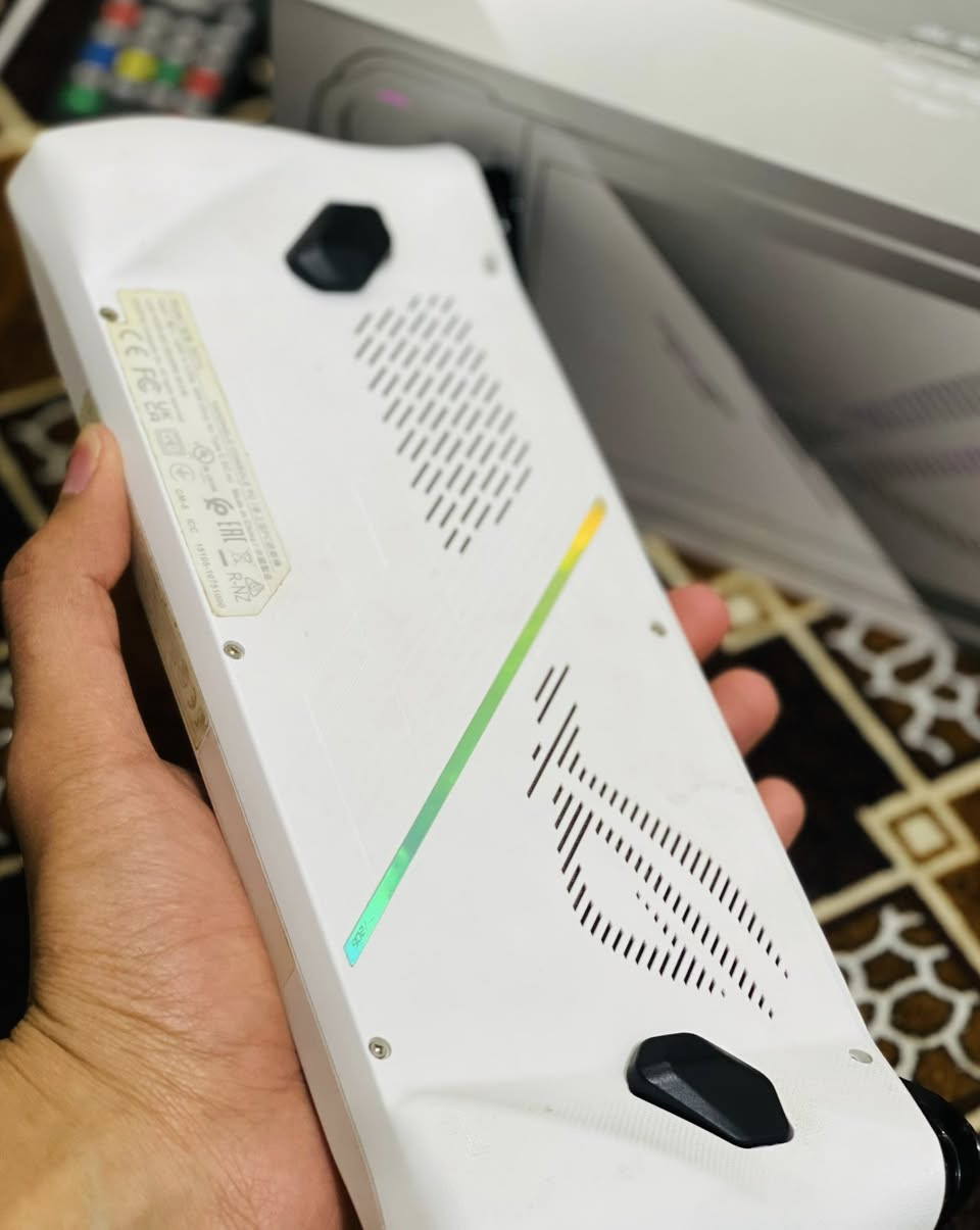 اسوس روك الاي إكستريم ذاكره 512 متوفرات 3 قطع كلهن نضيفات ومكفولات وكامل ملحقات باكيت وشاحنه مع كل جهاز 
سعر الواحد ب575 قفل البارحه بعت قطعتين  علا هذا سعر 
بغداد خطيب شعله
*********** اتصل ودلل 💜
