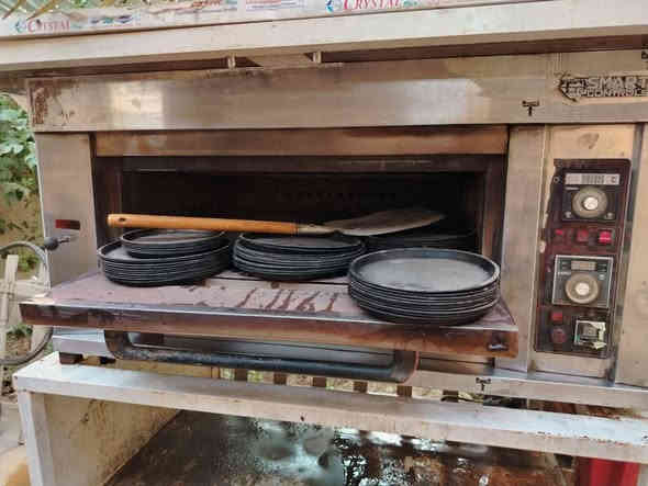 فرن بيتزا للبيع مع ملحقات للتواصل ***********
