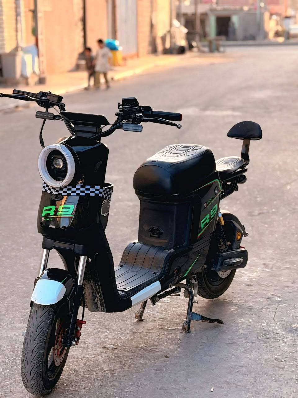 سلام عليكم باسكل نضيف ومرتب تجي تشوفه بعينك R9كلش حلو لون اسود السعر ٥٠٠ وبي مجال للطيبين رقمي واتساب متواجد *********** (كربلاء حي العامل)
