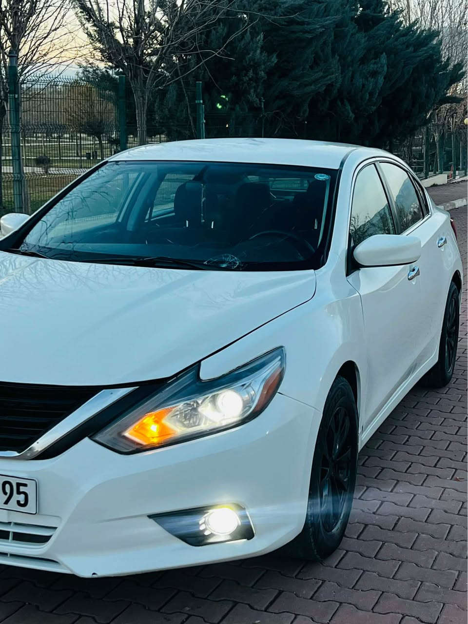 السلام عليكم 
للبيع نيسان التيما موديل 2016 
السعر 118 $ 
حادث جملغ امامي بدون  دواخل ارباك كل بلادي ما طاك 
مواصفات معروفه 
كشن كهرب 
بصمه 
ابواب بصمه 
صندوق بصمه 
تحديد سرعه 
شاشه 
كاميره 
ويل كاب وهتد ...
حجم محرك 2500 اربعه سلندر 
گير و محرك و حجر گزوز بلادي شرط  
مكان سياره عقره ابعت عن اربيل و موصل ساعه 
رقم تلفون *********** واتساب 
رقم تلفون اسيا *********** بث مباشر أربيل, العراق
