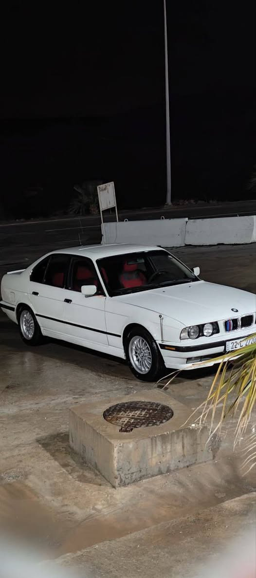 السلام عليكم
للبيع او مراوس BMW 
موديل 1990 محدث 95 كامل محرك 528 سيارة فول توماتيك سلايت داخل صاج تايرات طخم كله جديد سيارة بيها طخه خفيفه كلش خشم الجاملغ والدعامية الكدام فقط والباقي مكفول  هزة سنوية كلو جديد رقم جديد بسمي شرط التحويل
مناقصها برغي
السعر 65وبيها مجال
‏ 0776 977 7353 ‏
‏ 0750 309 2366 ‏
المكان سد الموصل

