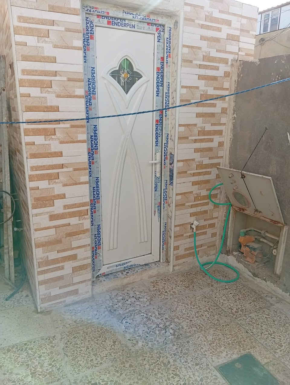 مشتمل للبيع مساحه 100 متر طابو زراعي سند 25 غرفتين نوم استقبال هول مطبخ صحيات عدد 2 موقعه شارع 60 خلف مدينة حمورابي تفاصيل
 ***********
***********

