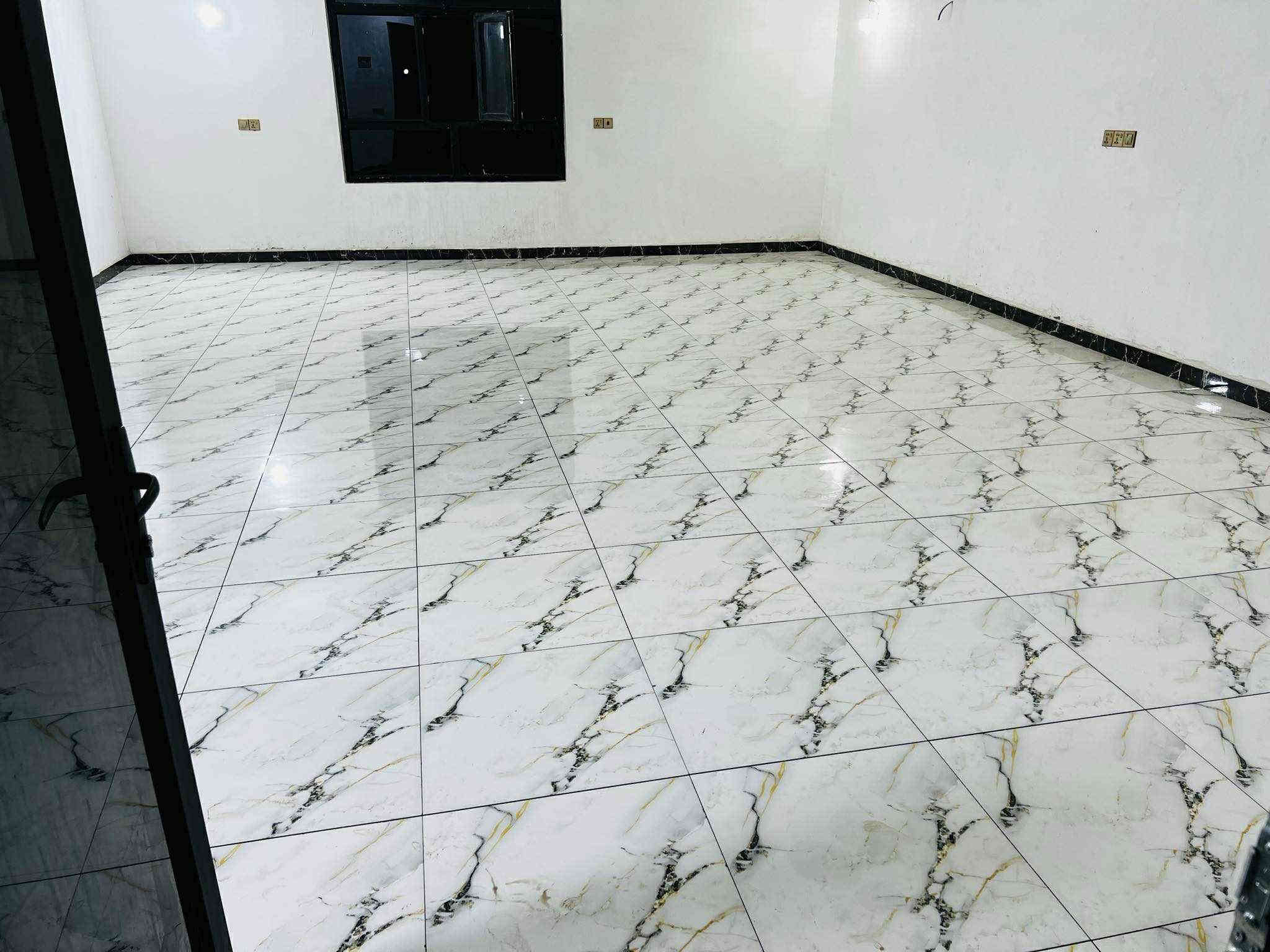 مزرعه للبيع مساحه ٨٢٥ متر مسيجه حجر سند ٢٥ مداور بناء حديث طابوك وكونكريت اساس رفت بيه غرفه 4في4 صاله 6 في 10  مطبخ ٣ في ٤ زاد حمامات وتواليت غربي ع طريق الدغاره ديوانية خلف مطعم واثق بلمازارع ***********
