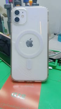 11 عادي للبيع مبدل شاشه وبطاريه فيس ايدي واكف ذاكره 128 بطاريه 100 جها...