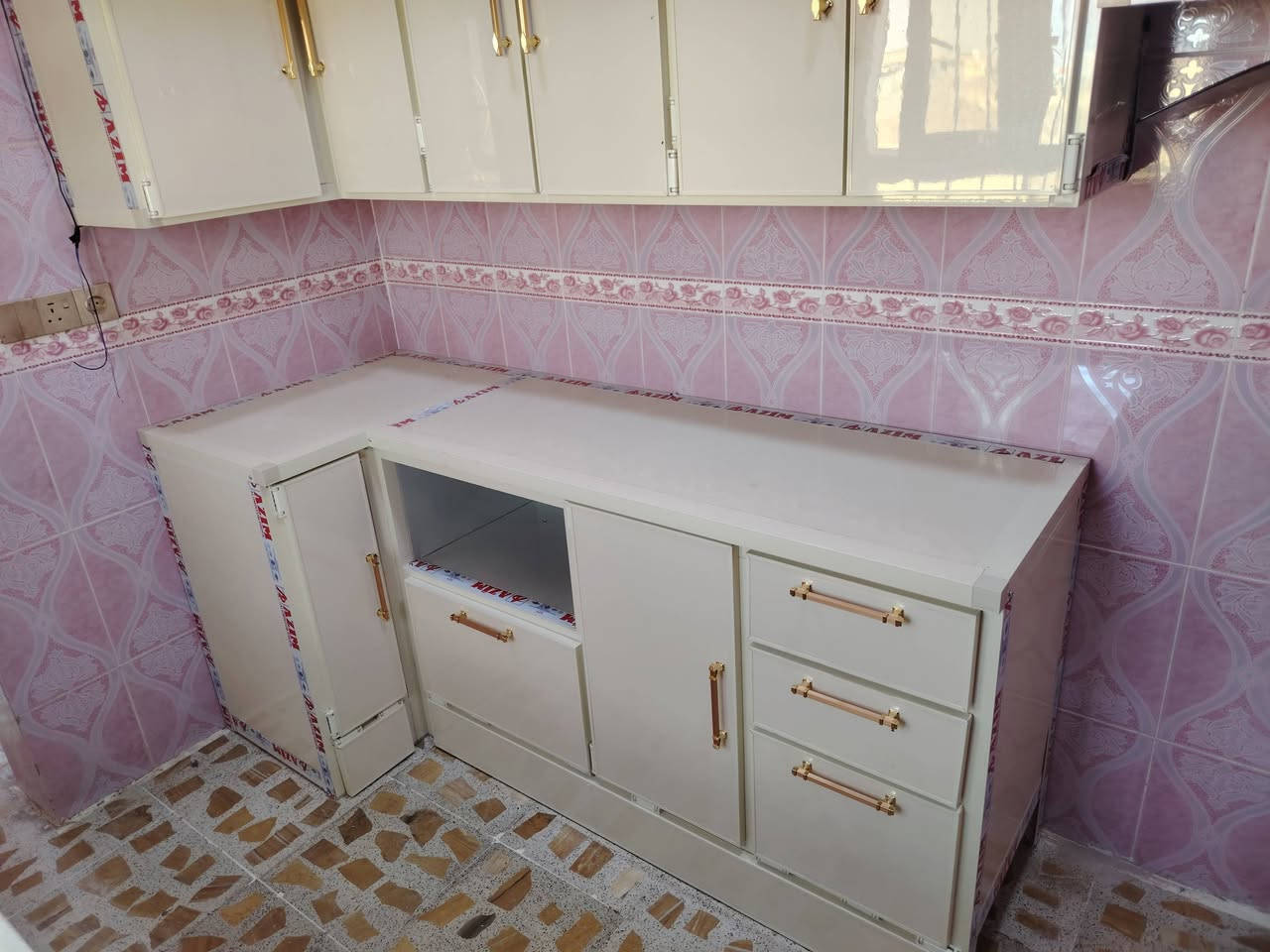 للألمنيوم
نجمع لك الفخامة، المتانة، والأمان في مكان واحد! 🛠️✨
​نصمم وننفذ بأعلى جودة: كاونتر الاستاذ ( ابو كفاح الشركاط.. السكنيه

​🍽️ مطابخ عصرية.
​🪜 محجرات ألمنيوم.
​💎 زجاج حراري ضد الكسر.
​✅ دقة بالتنفيذ | التزام بالمواعيد | خامات أصلية
​📞 للحجز والاستفسار: ***********
