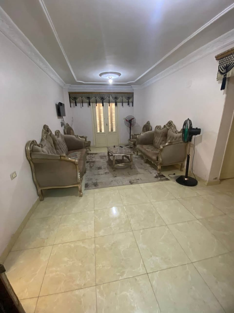 🏠شقة للإيجار المفروش في التجمع الثالث ✨

📍 الموقع: المحلية الثالثة المنطقه الثالثة– التجمع الثالث— امام الجامعة الالمانية🏢
🏢 المساحة: 70 متر
🏬 الدور: رابع بلكونة
🛋️ التفاصيل:
• 2 غرفة نوم
• 1 حمّام
• كاملة الفرش والأجهزة
• فيها 2 تكييف ❄️

✅ الشقة جاهزة للسكن فورًا
📅 للإيجار المفروش 

📞 للتواصل: [01129962253]

https://wa.me/message/D42OJSFLHJ7IG1

⸻

#التجمع_الثالث #شقق_للايجار #القاهرة_الجديدة #ايجار_مفروش #شقق_مفروشة #NewCairo #ApartmentForRent #شقق_التجمع #فرش_كامل


**إذا كنت صاحب هذا الإعلان وتريد حذفه لأي سبب، رجاءا أرسل رسالة إلى الدعم الفني**