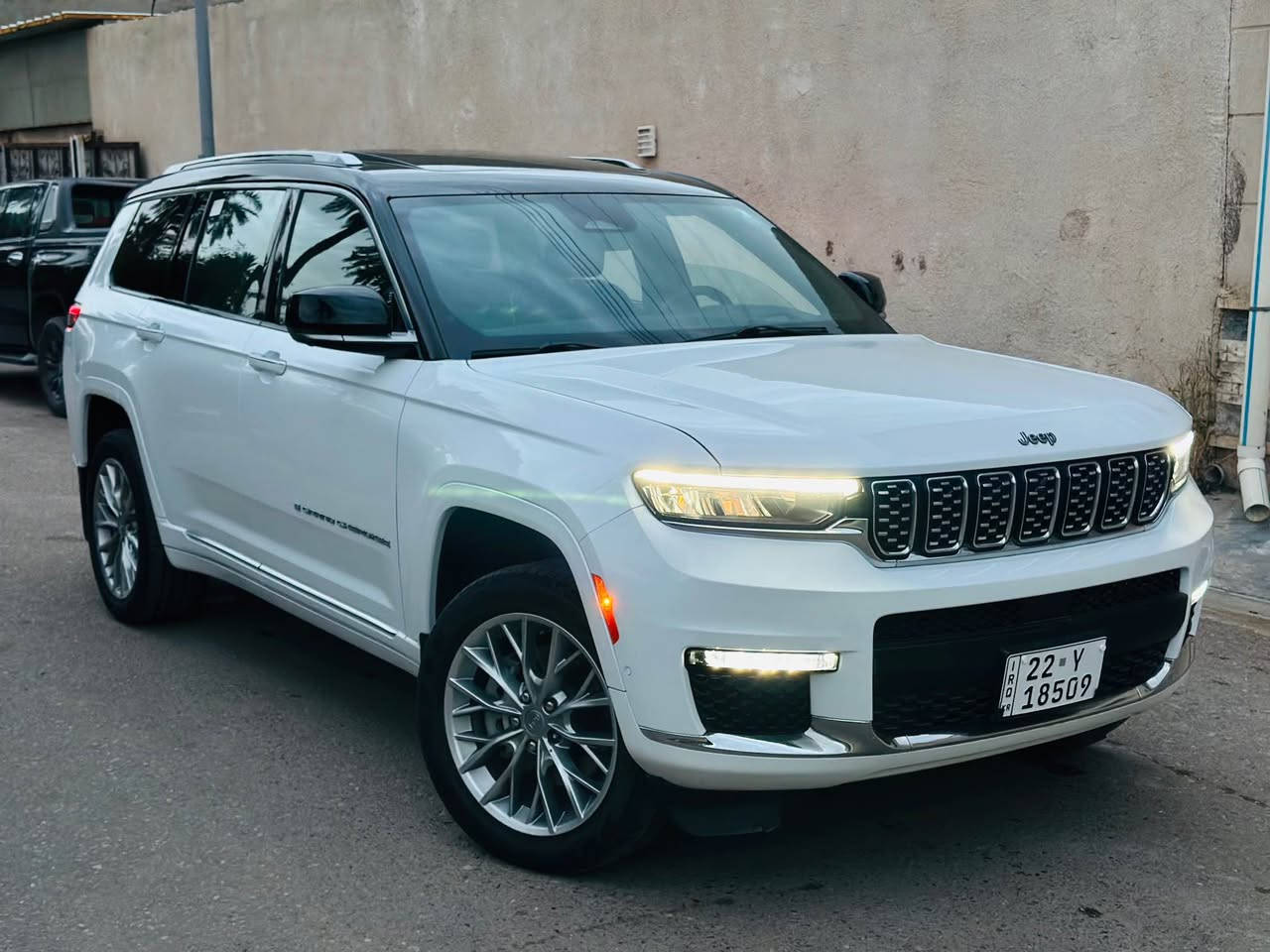 السلام عليكم
جيب كراند شيروكي سومت 2023 L ♥️
الضرر ربع الدعامية الامامية فقط الباقي مكفول 
صور الحادث مرفقة بلمنشور 
السيارة بأسمي ترقيم جديد 

🔸🔸مواصفات 🔸🔸
أعلى فئة بلجيب فل 1/1 
تو كلر سقف اسود 
جكات 
8 كامرات محيطية وداخلية 
4 رادارات
بنوراما 
3 شاشات 
كراسي هزاز مساج 
كراسي جلد سومت 
كراسي كهرباء 4 حركات 
مري كهرباء 
كامرة حرارية دشبول 
دادشو عداد 
تدفئة + تبريد مقاعد
شاحن وايرليس
صندوق كهرباء 
ستيرن كهرباء 
شفتات رياضية مقود 
تدفئة مقود 
مستشعر وقوف خلفي 
رادار جانبي 
ويل 20 كروم 
قطتعين تبريد
3 وضعيات قيادة 
هاند بريك بصمة 
تحديد مسار 
لايتات فل زنون 
الكراسي الخلفية الكل كهرباء

السعر 41,500 $ وبيها مجال بسيط 
*********** بغداد, العراق
